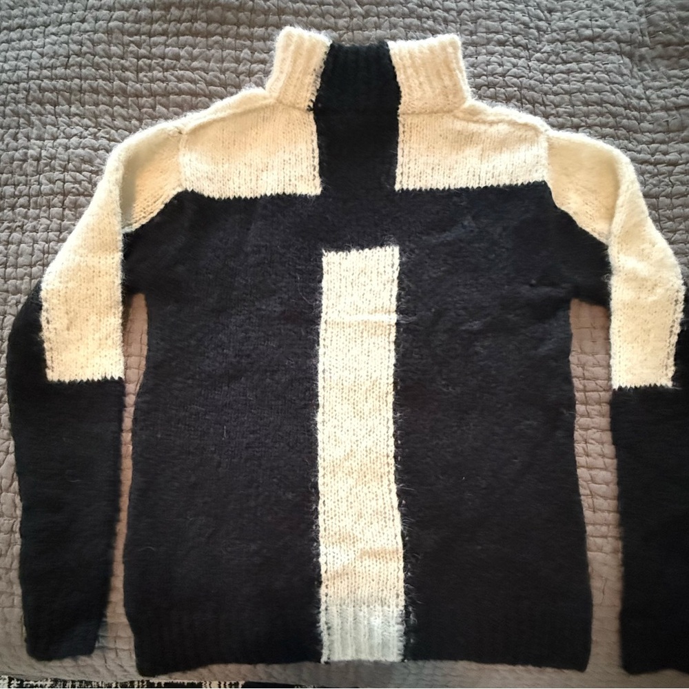 Designer thom/krom –hand woven loose turtle neck color blocking ivory/black